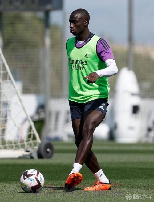 费兰-门迪进行3次团队合练后再次返回单独训练 费兰-门迪进行3次团队合练后再次返回单独训练